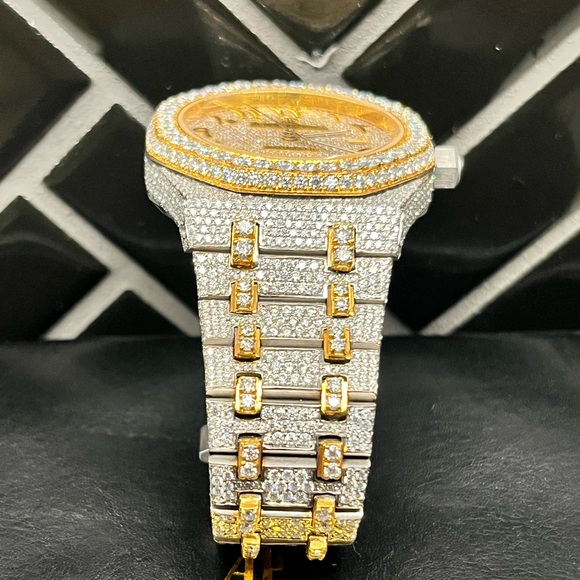 Audemars Piguet Diamond-Studded Gold and Silver Watch - Picture 2 of 7
